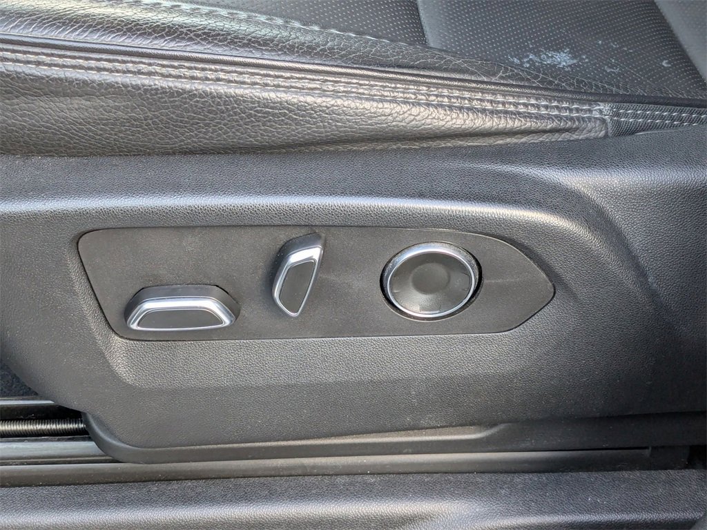 Used 2023 GMC Yukon Denali image 13