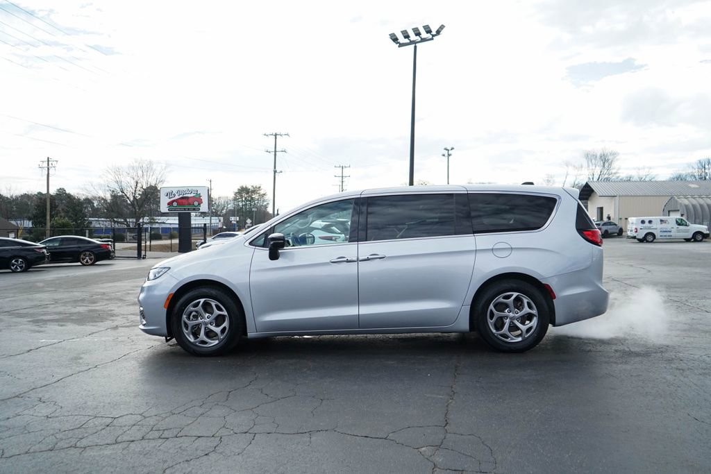 Used 2024 Chrysler Pacifica Limited image 17