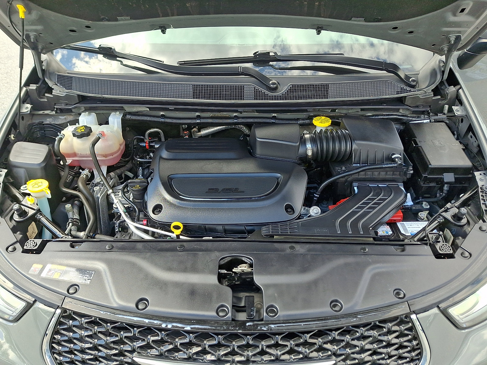 Used 2023 Chrysler Pacifica Touring-L FWD image 29