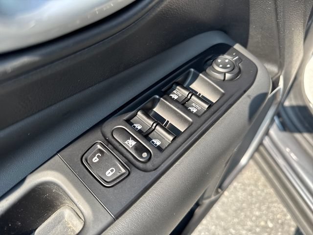 Used 2023 Jeep Renegade Limited w/ Sun/Sound Group AWD/4WD image 11