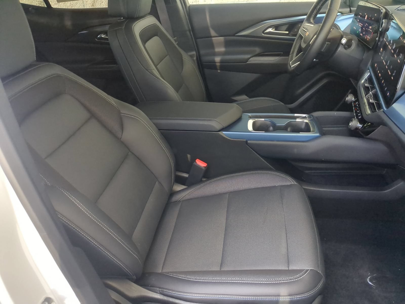 Used 2024 Chevrolet Equinox EV LT w/ LPO, Blackout Package FWD image 26