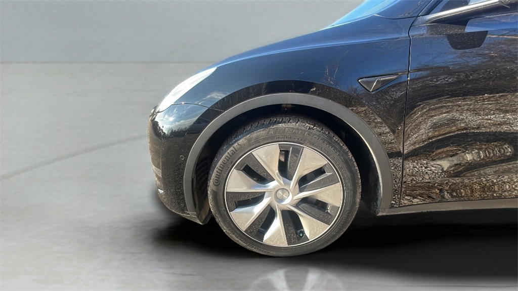 Used 2021 Tesla Model Y Long Range image 9