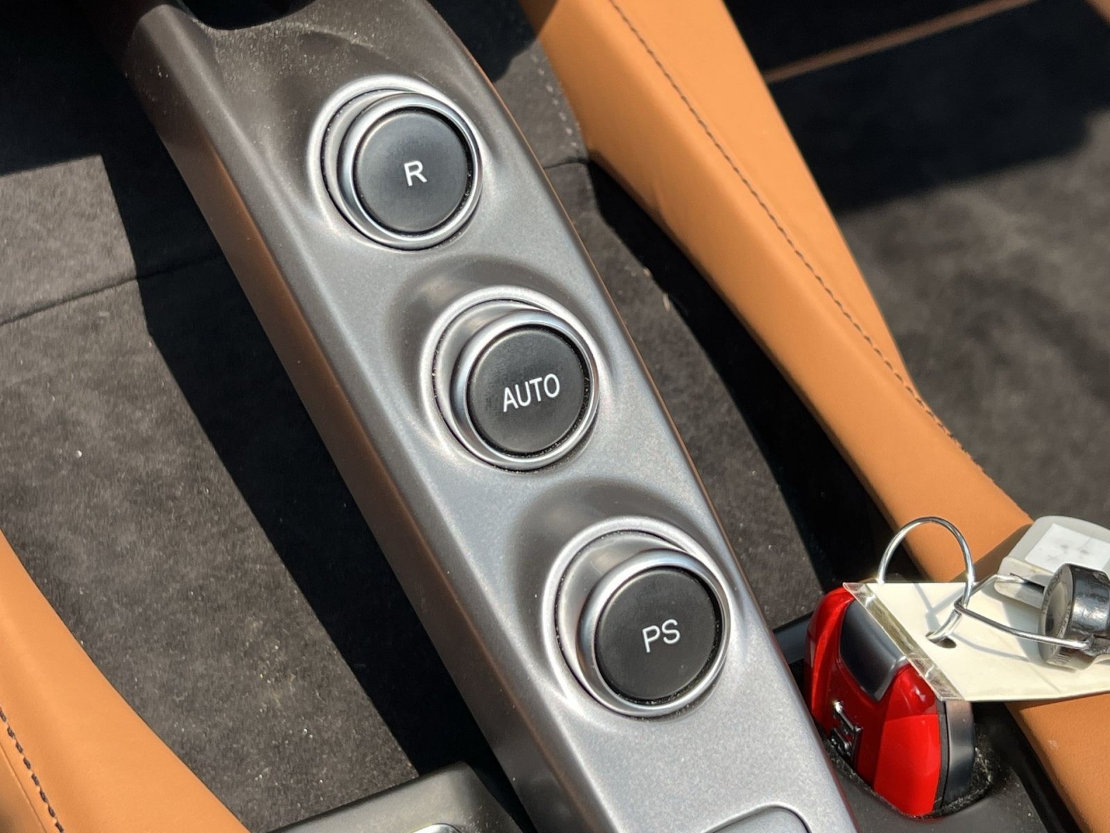 Used 2020 Ferrari Portofino RWD image 27