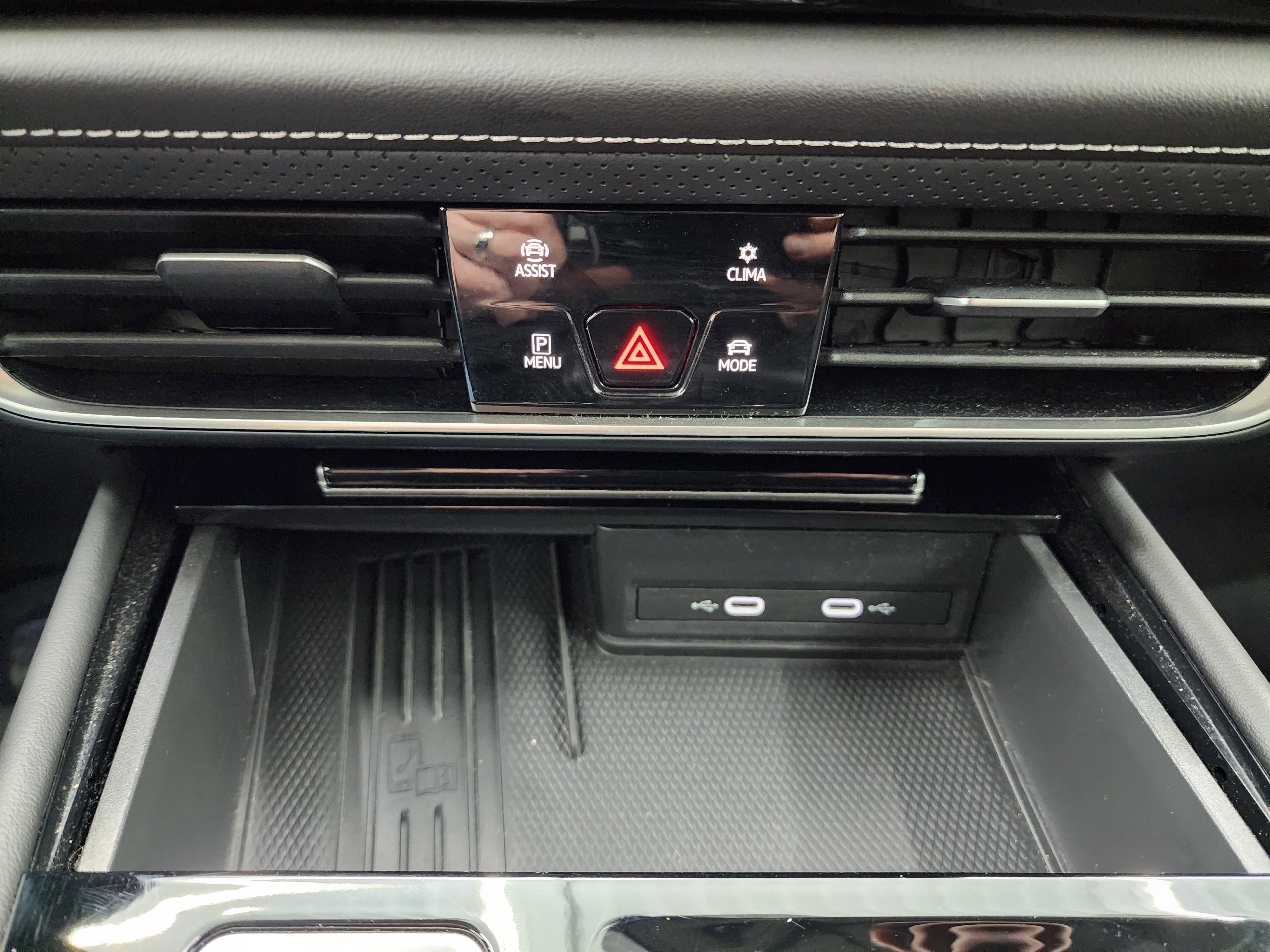 Used 2025 Volkswagen Atlas SE image 16