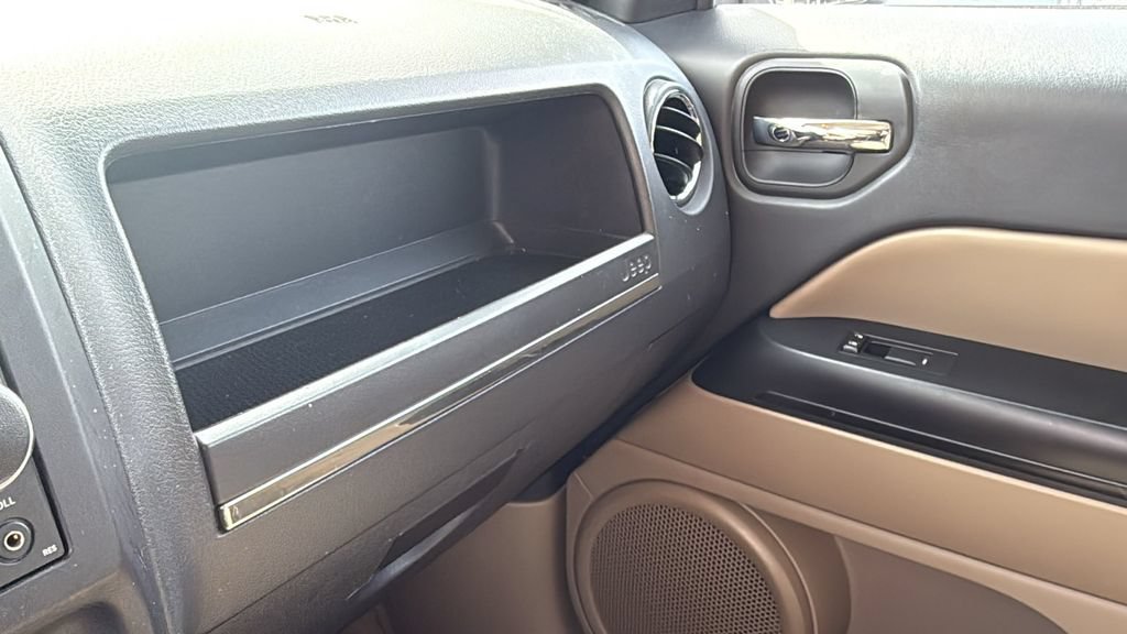Used 2017 Jeep Patriot Latitude FWD image 36
