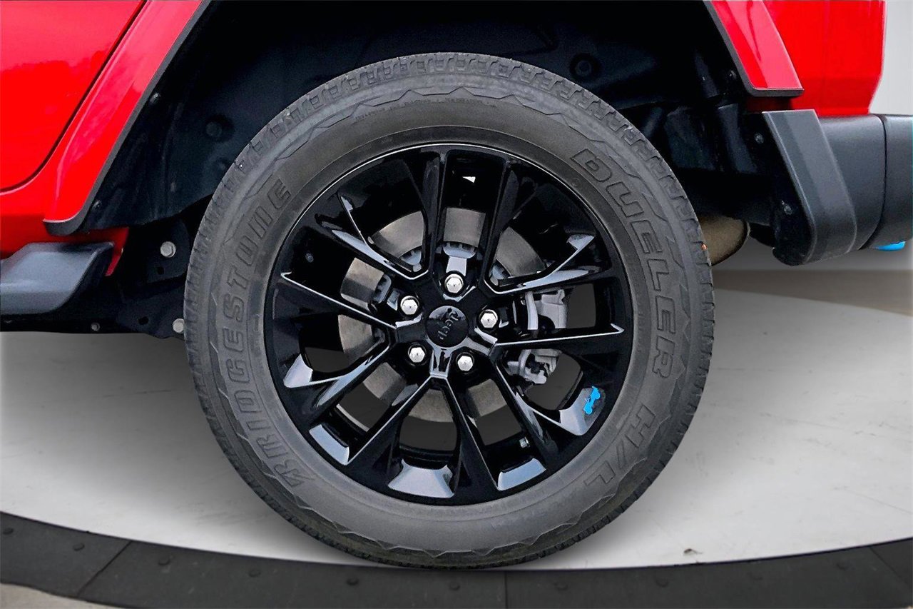 Used 2023 Jeep Wrangler Unlimited Sahara w/ Cold Weather Group image 34