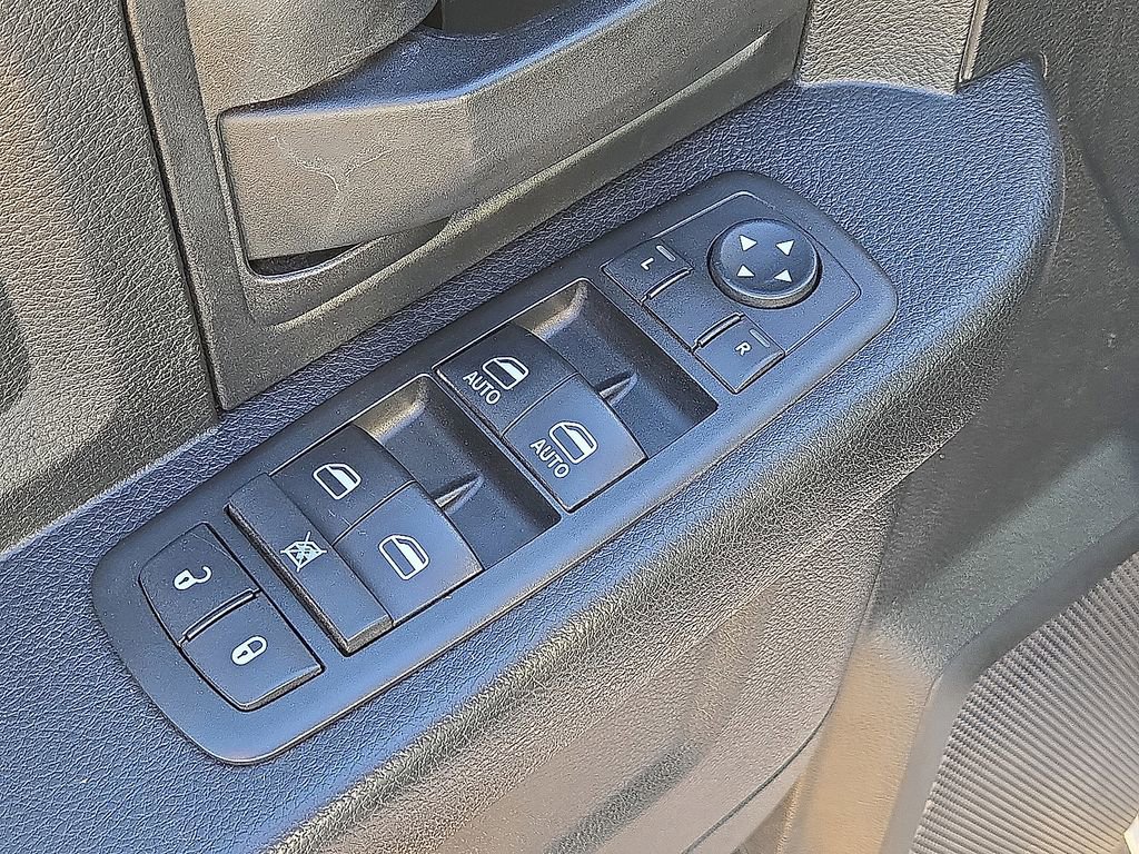 Used 2014 RAM 1500 4x4 Crew Cab w/ Exterior Appearance Group image 21