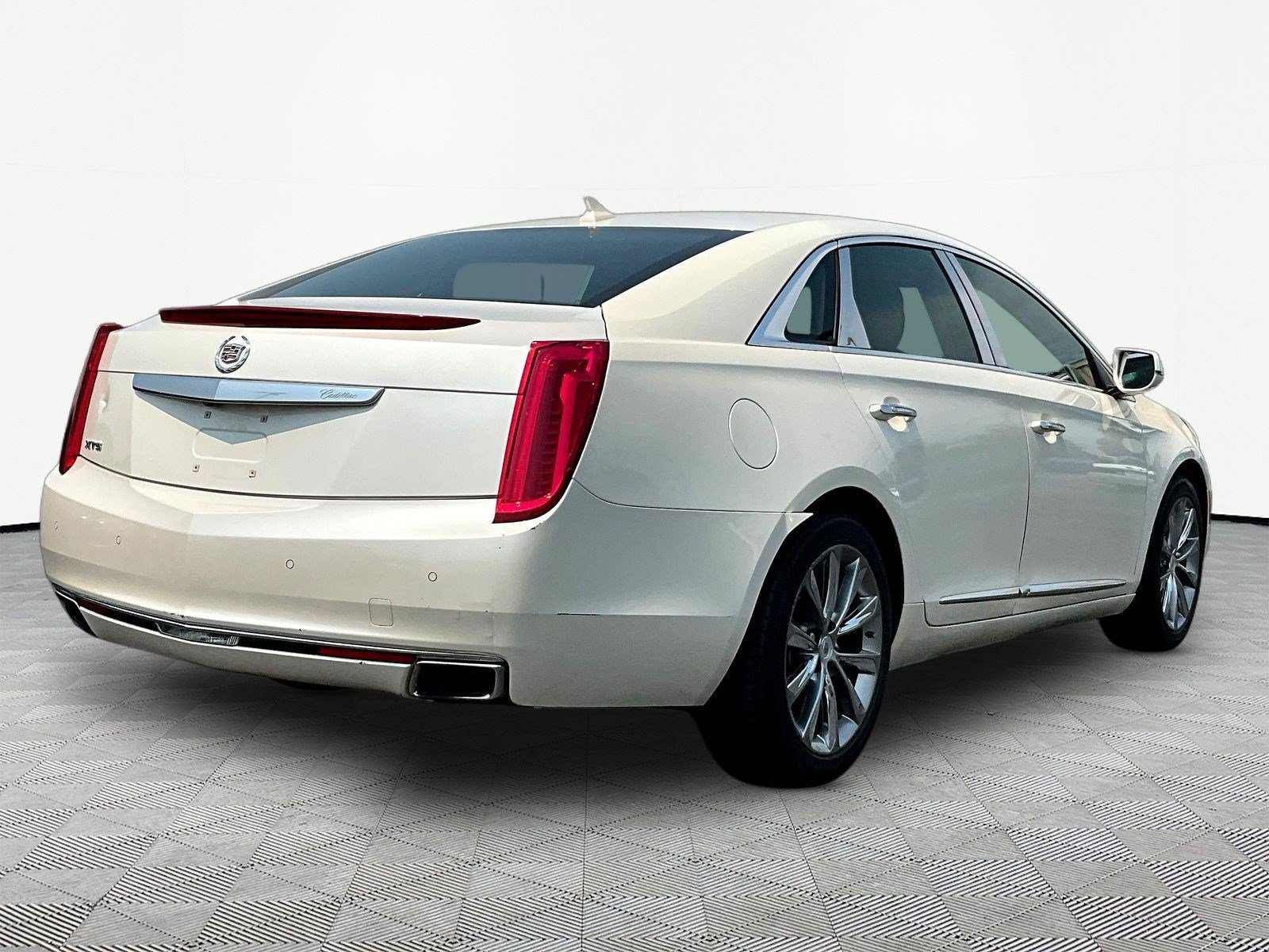 Used 2013 Cadillac XTS Luxury FWD image 6