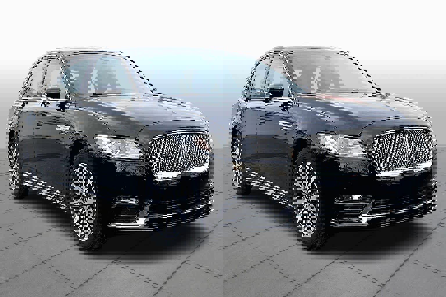 Used 2017 Lincoln Continental Premiere image 3