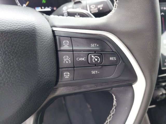 Used 2024 Jeep Grand Cherokee L Altitude image 10