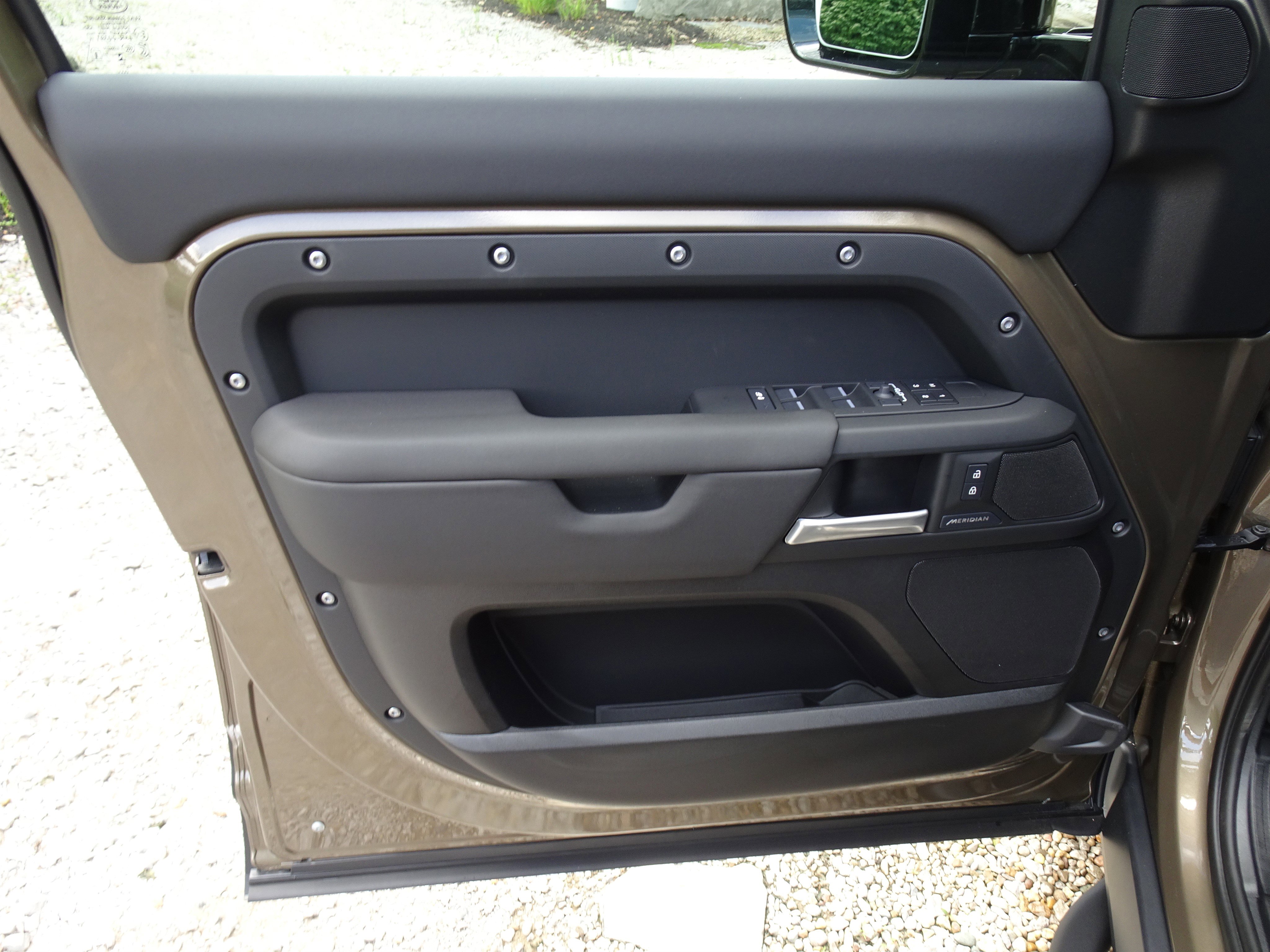 New 2025 Land Rover Defender 110 S image 19