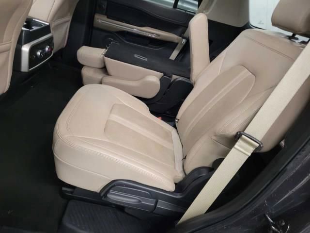 Used 2023 Ford Expedition Limited image 4