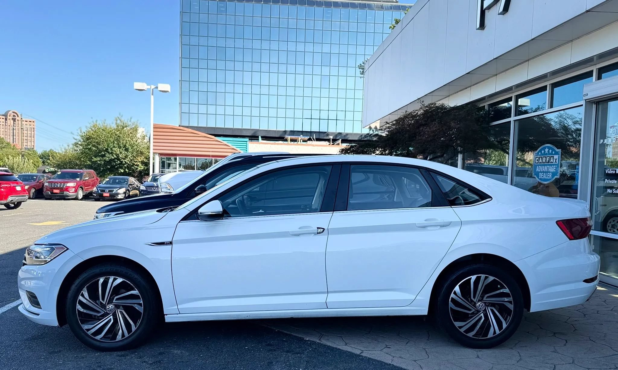 Used 2020 Volkswagen Jetta SEL Premium FWD image 4
