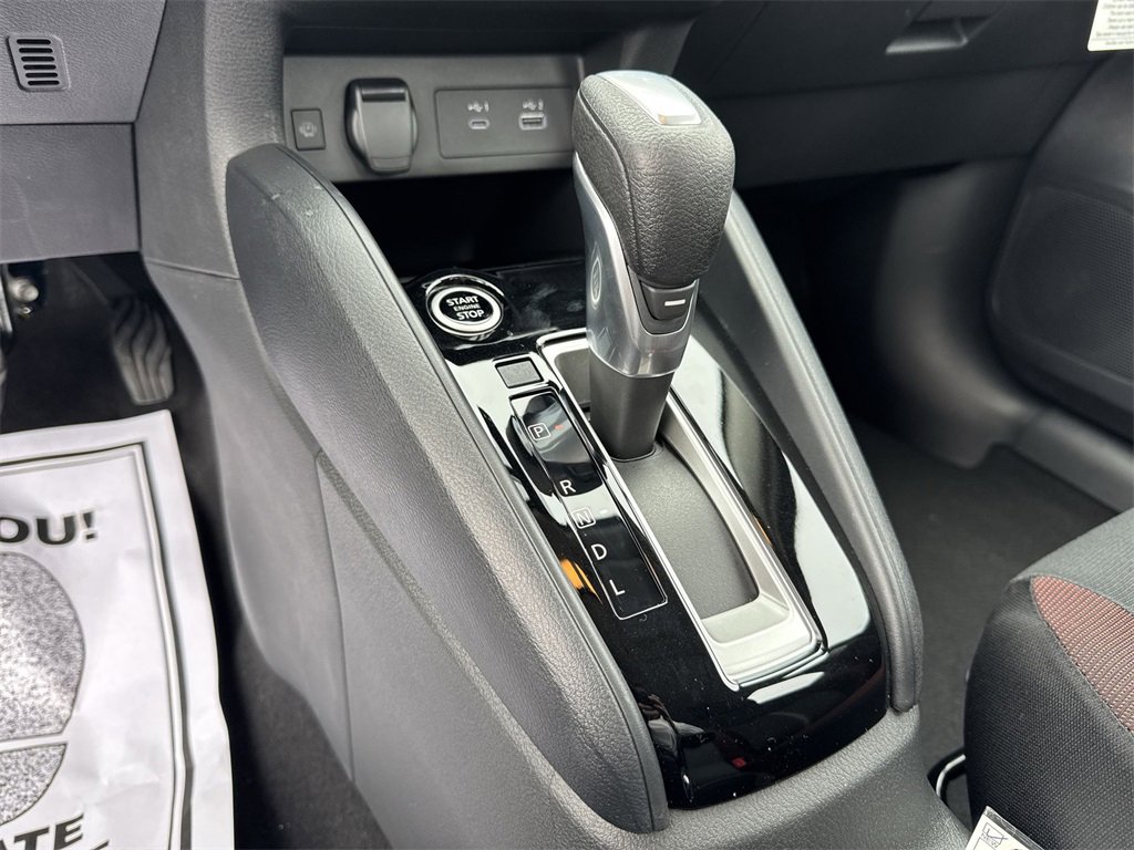 New 2025 Nissan Versa SR image 19