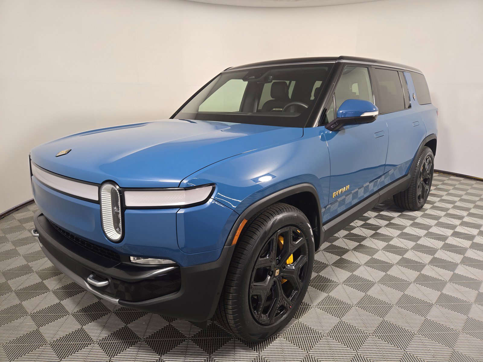 Used 2022 Rivian R1S Launch Edition
