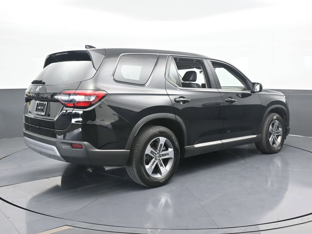 Used 2025 Honda Pilot EX-L image 6
