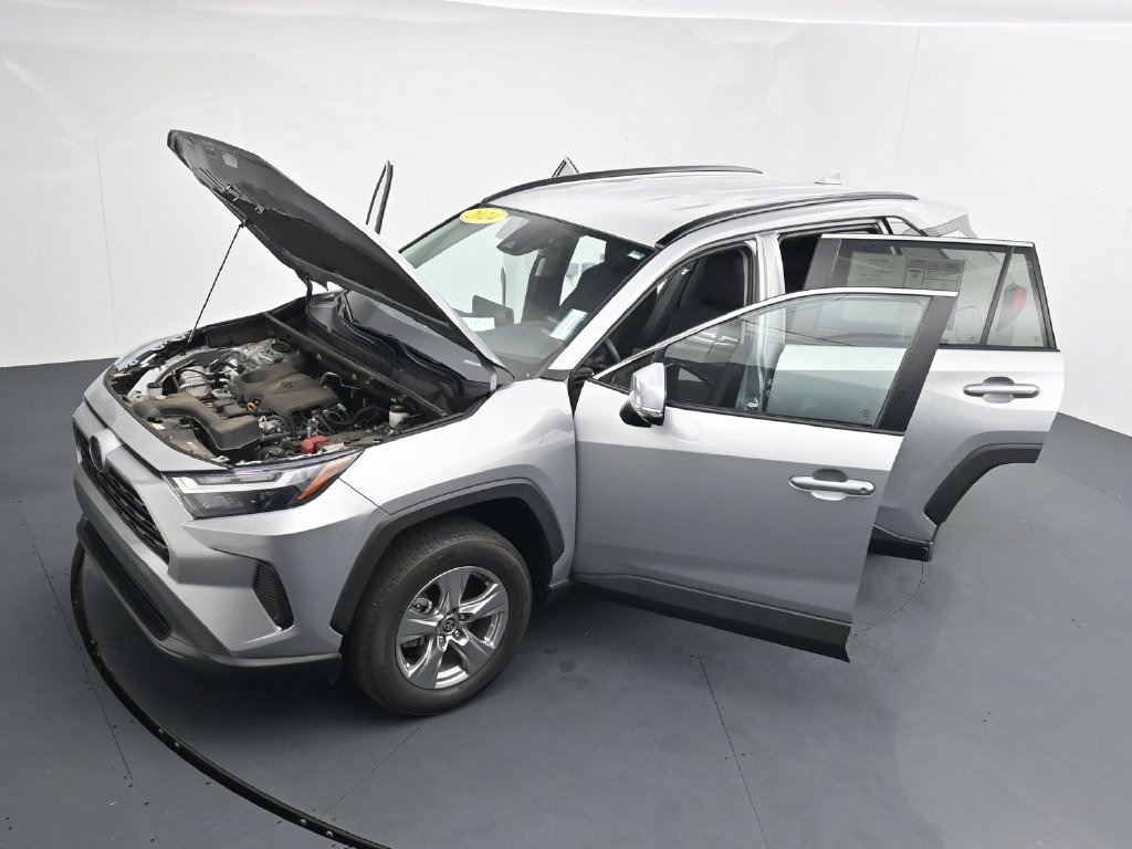 Used 2024 Toyota RAV4 XLE AWD/4WD image 40