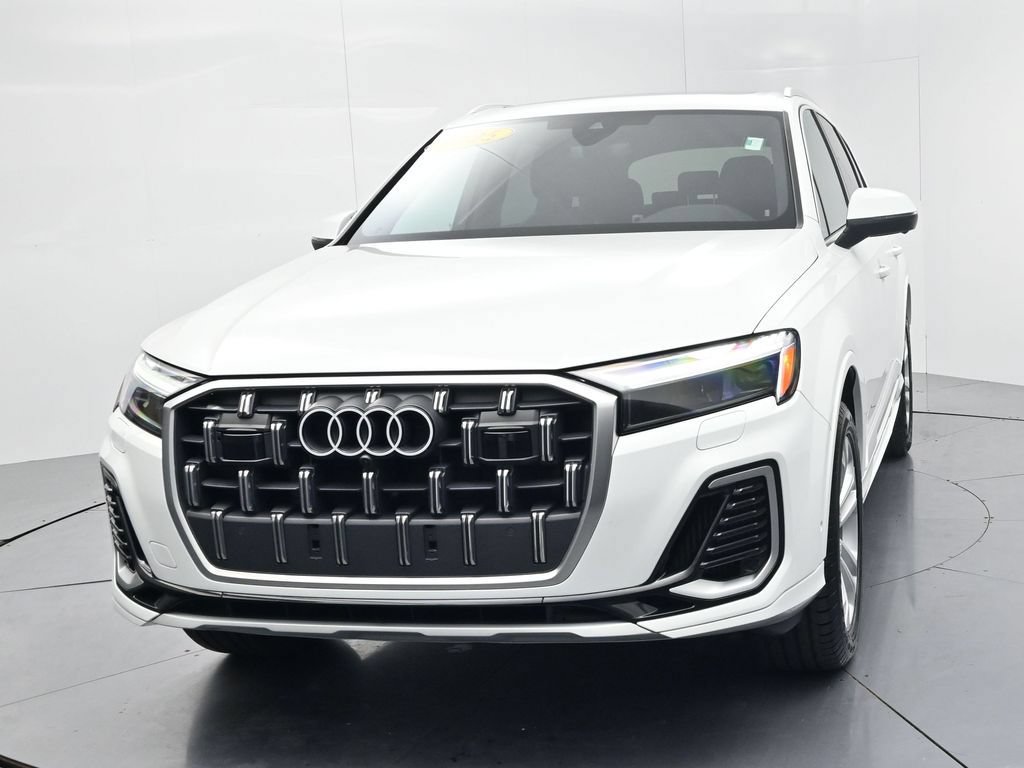Used 2025 Audi Q7 3.0T Premium Plus AWD/4WD image 3
