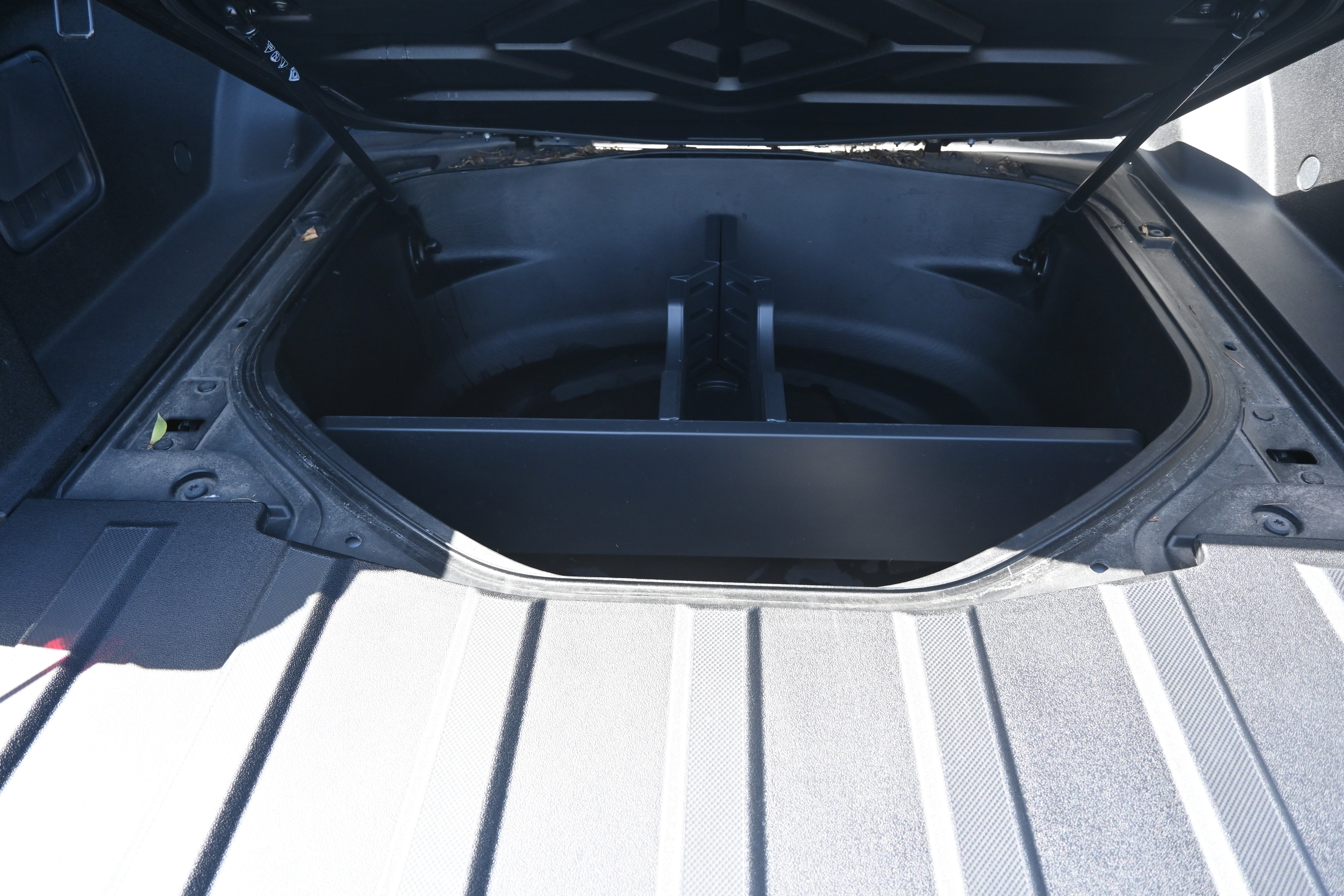 Used 2023 Rivian R1T Adventure image 16