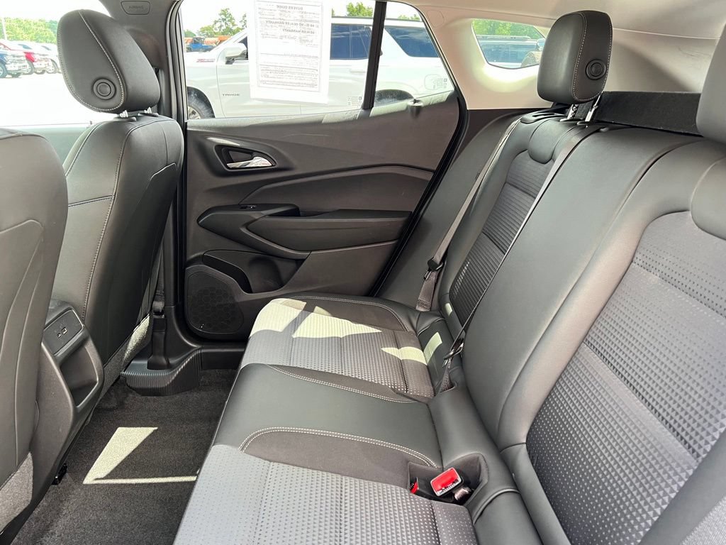 Used 2025 Chevrolet Trax LT FWD image 8