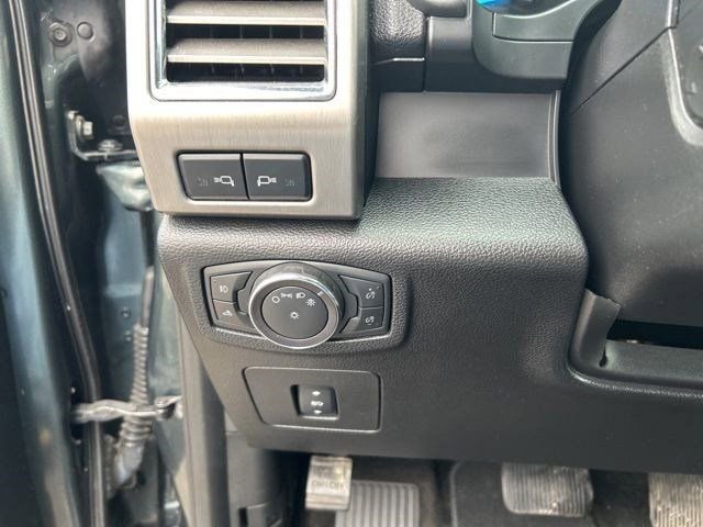 Used 2015 Ford F150 Platinum w/ Equipment Group 701A Luxury image 19