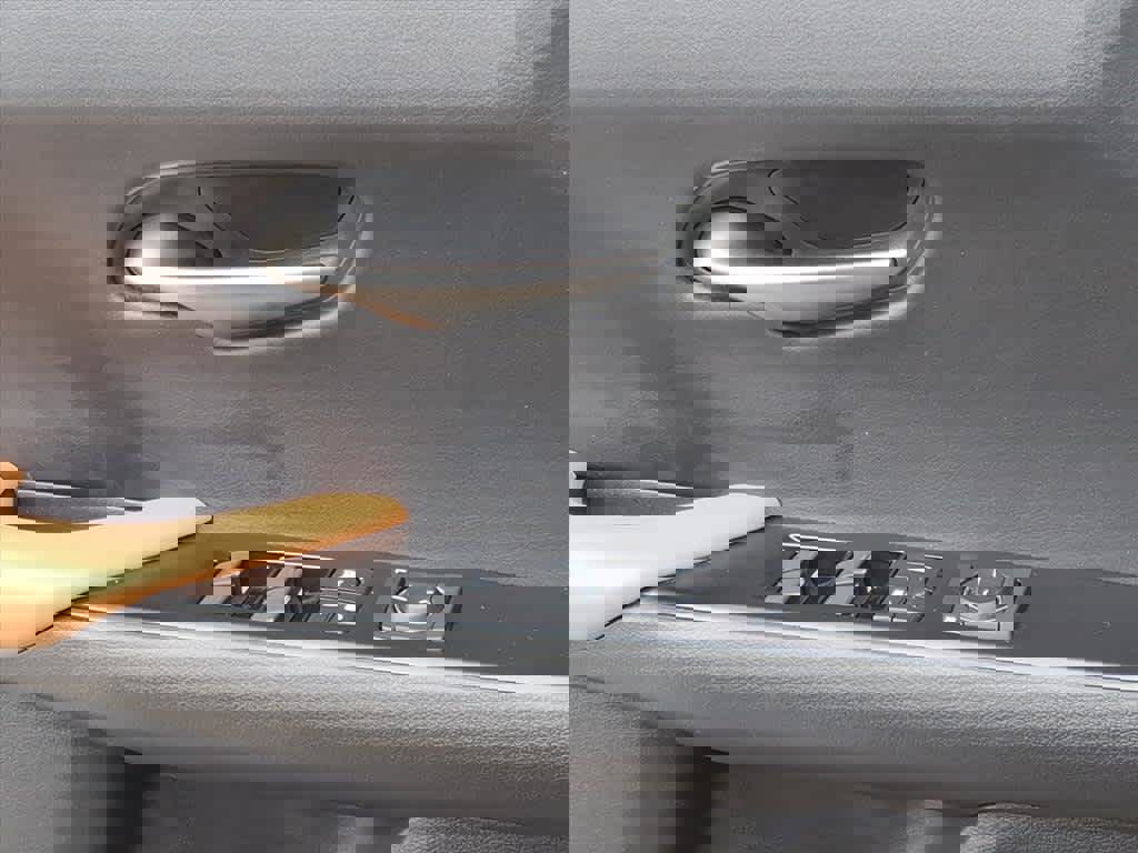 Used 2020 Lexus UX 200 w/ Premium Package image 18