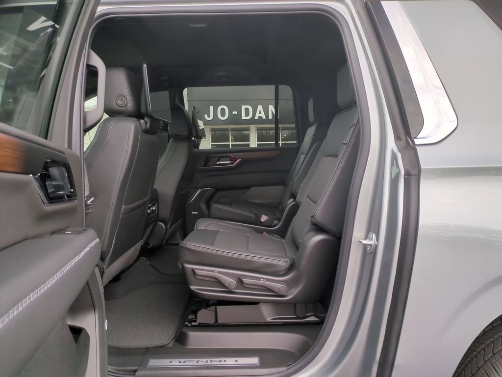 New 2026 GMC Yukon XL Denali w/ Denali Reserve Package AWD/4WD image 15