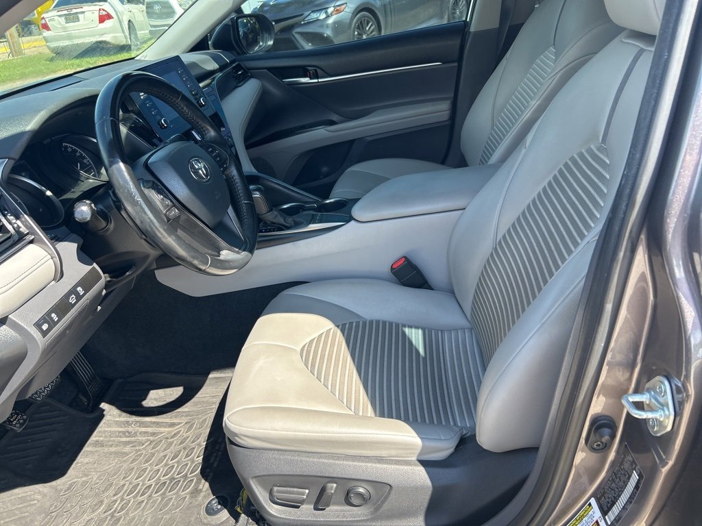 Used 2022 Toyota Camry SE image 7