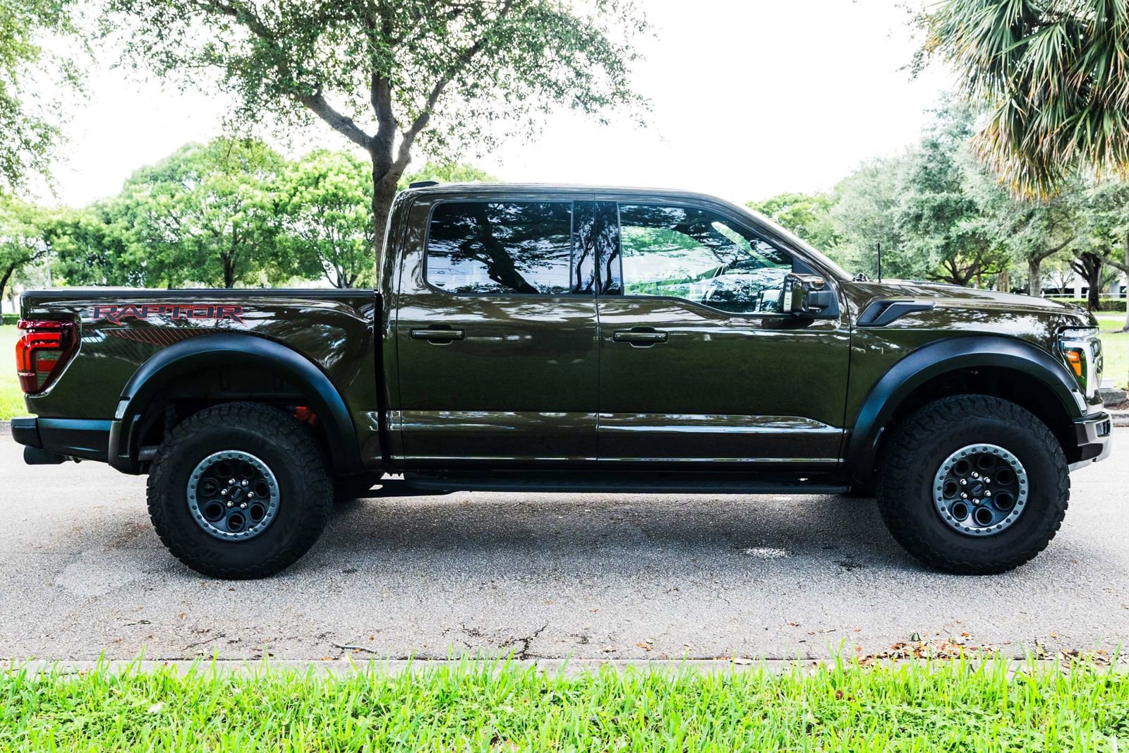 Used 2025 Ford F150 Raptor AWD/4WD image 9