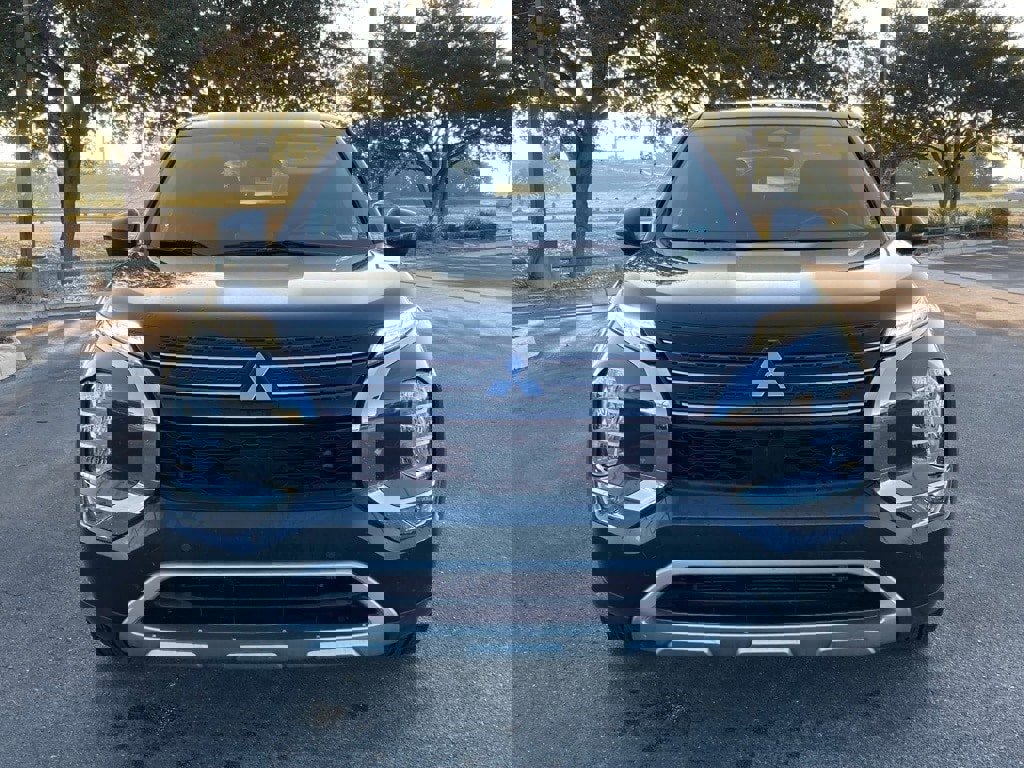 Used 2024 Mitsubishi Outlander SE Black Edition video 2