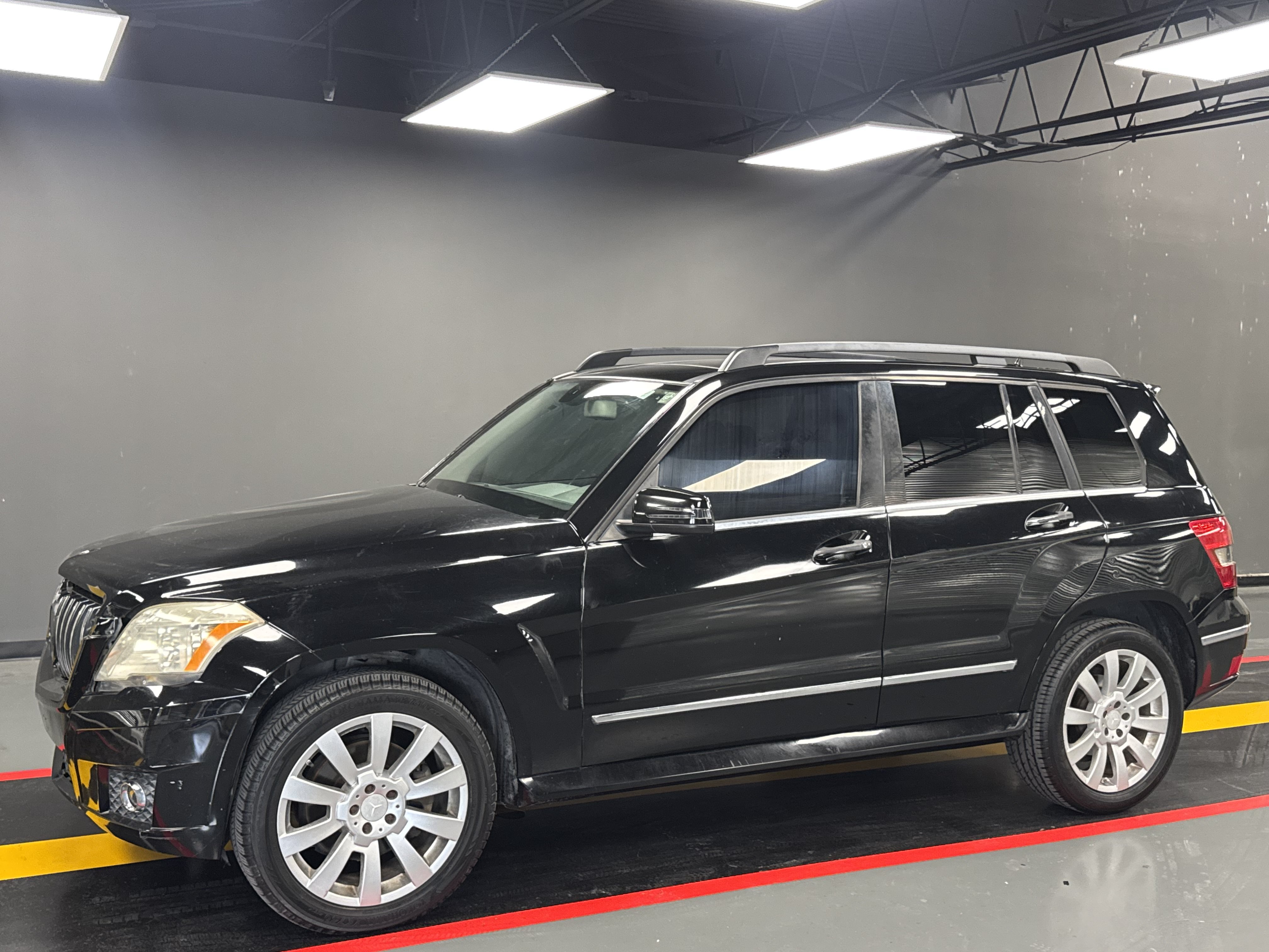 Used 2010 Mercedes-Benz GLK 350 2WD image 2