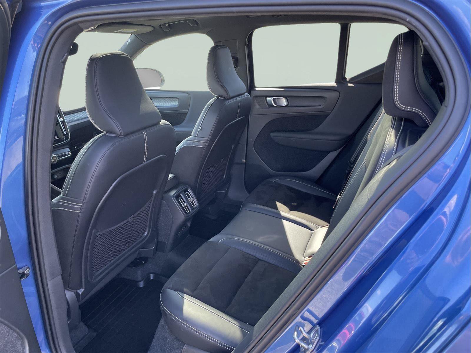 Used 2021 Volvo XC40 T5 R-Design w/ Advanced Package AWD/4WD image 13