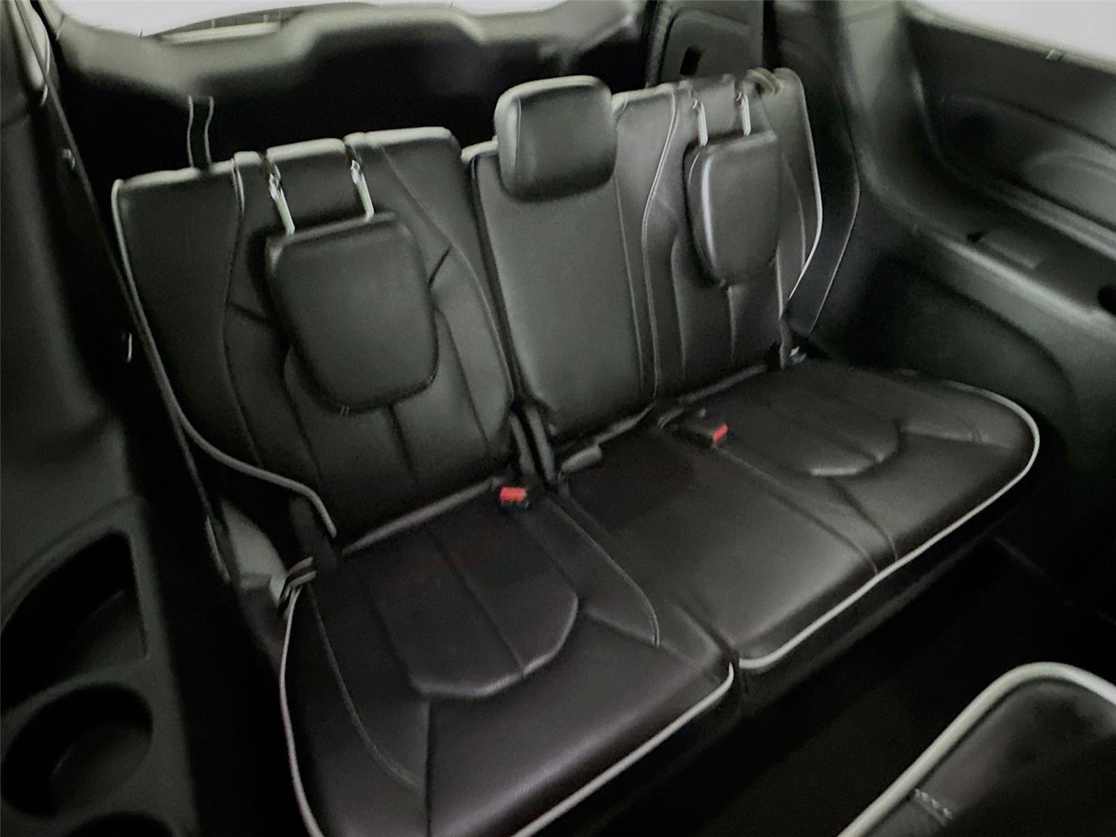 Used 2025 Chrysler Pacifica Limited image 28