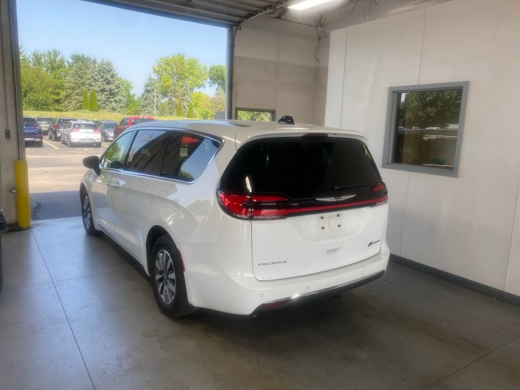 Used 2024 Chrysler Pacifica Limited FWD image 4