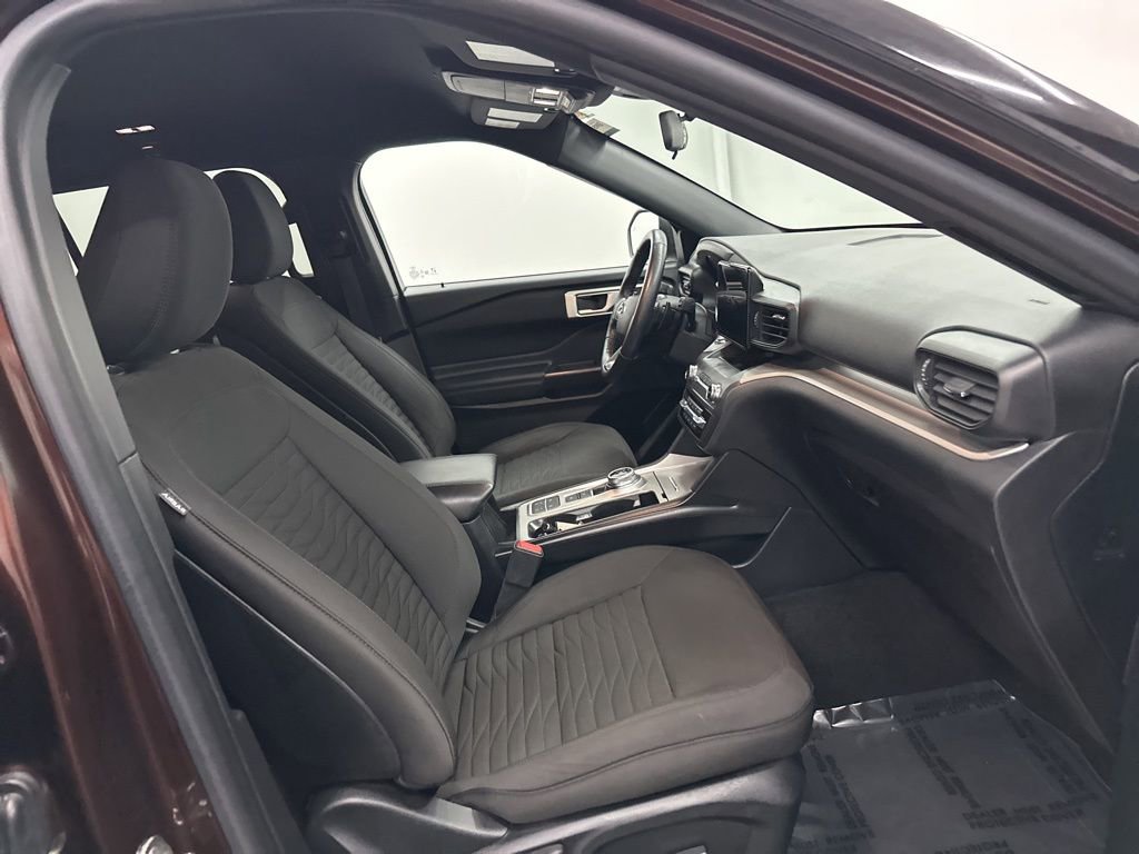 Used 2020 Ford Explorer XLT image 31