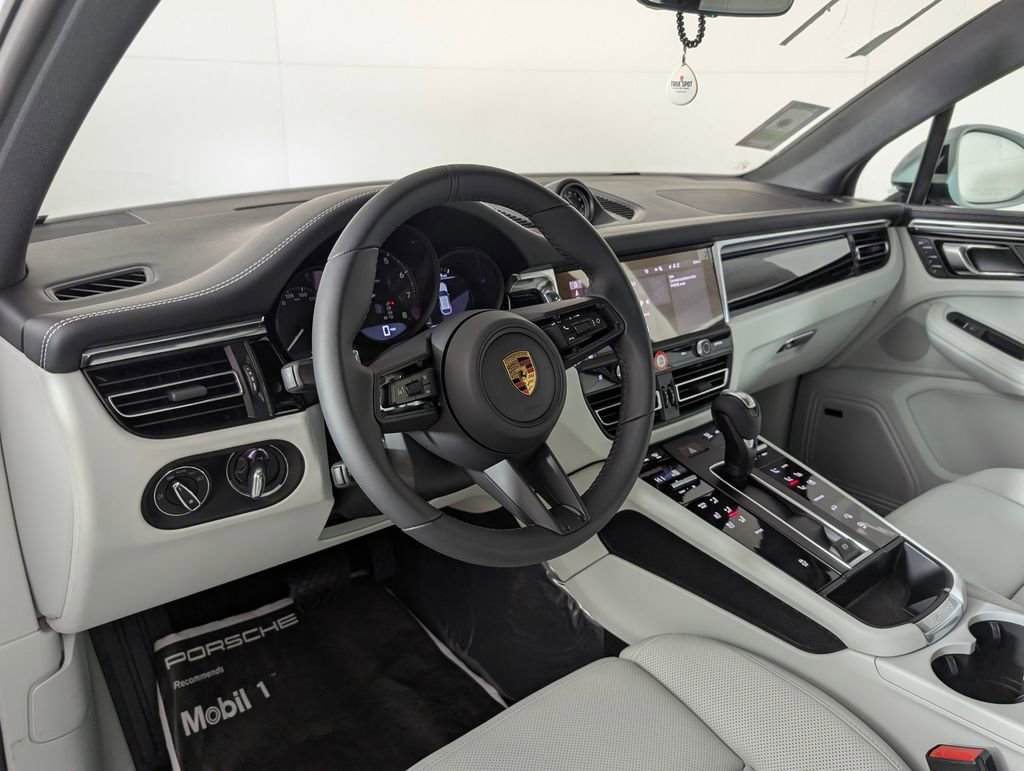 New 2026 Porsche Macan image 4