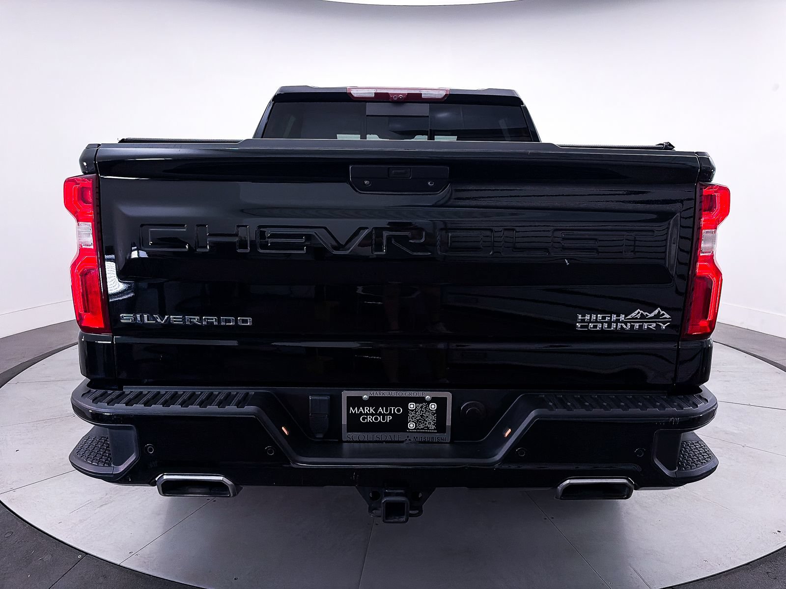 Used 2020 Chevrolet Silverado 1500 High Country w/ Technology Package AWD/4WD image 17