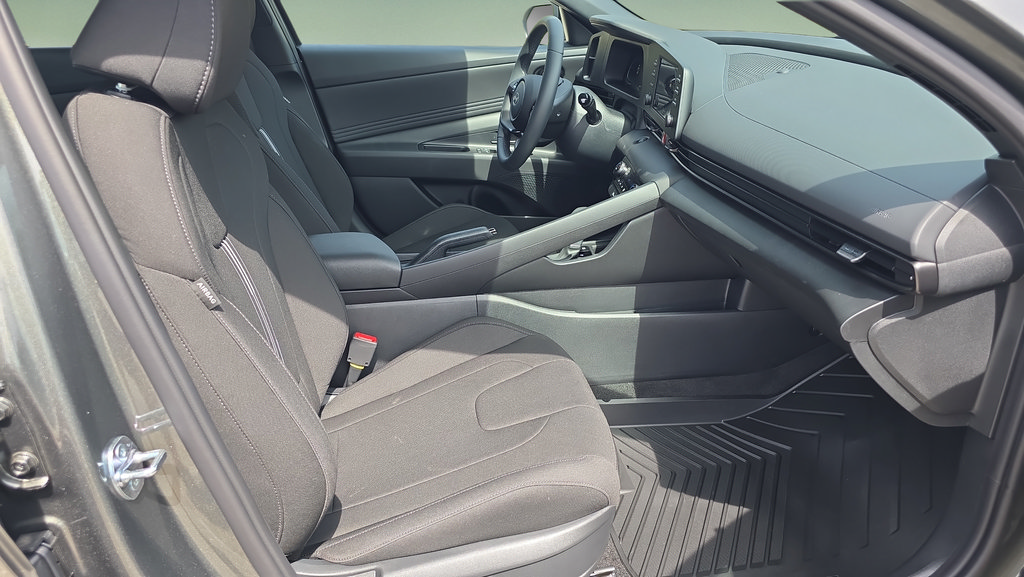New 2026 Hyundai Elantra Sport FWD image 23