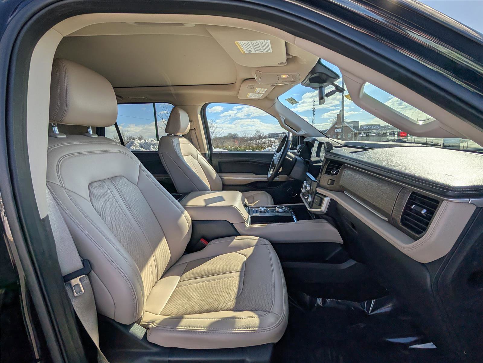 Used 2024 Ford Expedition Limited image 10