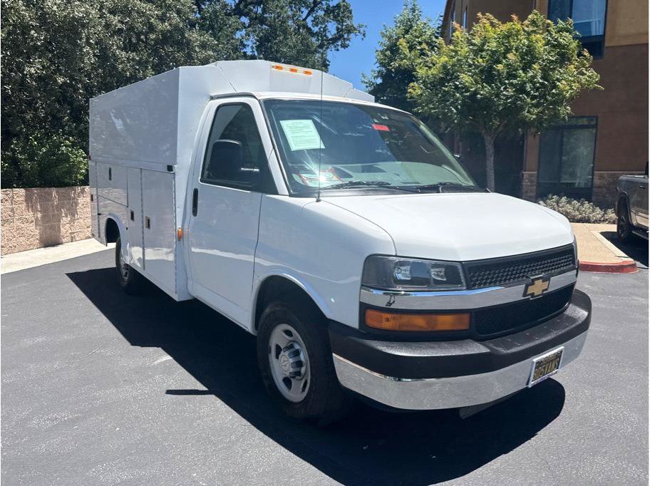 Used 2016 Chevrolet Express 3500 w/ Chrome Appearance Package RWD image 5