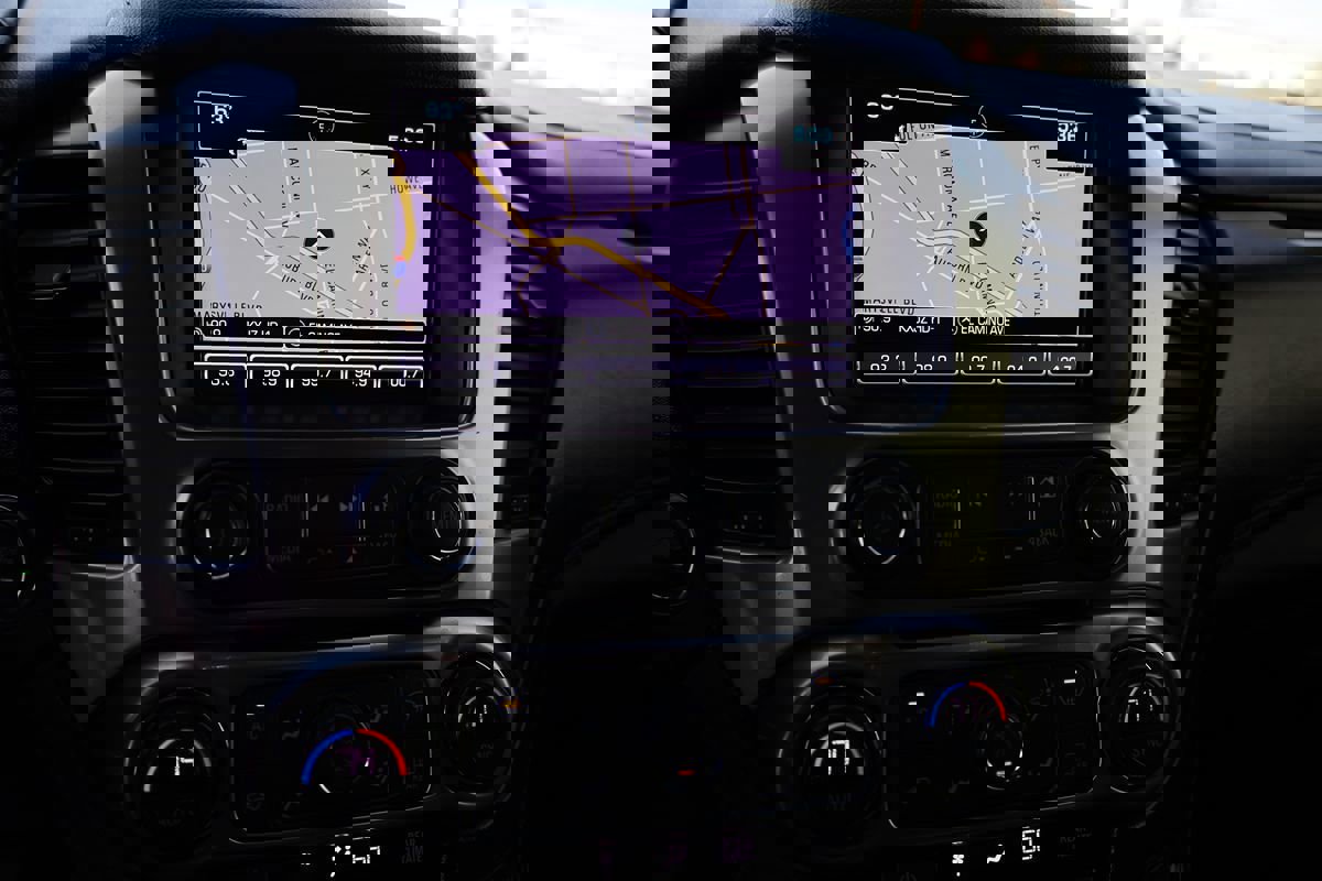 Used 2018 Chevrolet Suburban Premier image 33