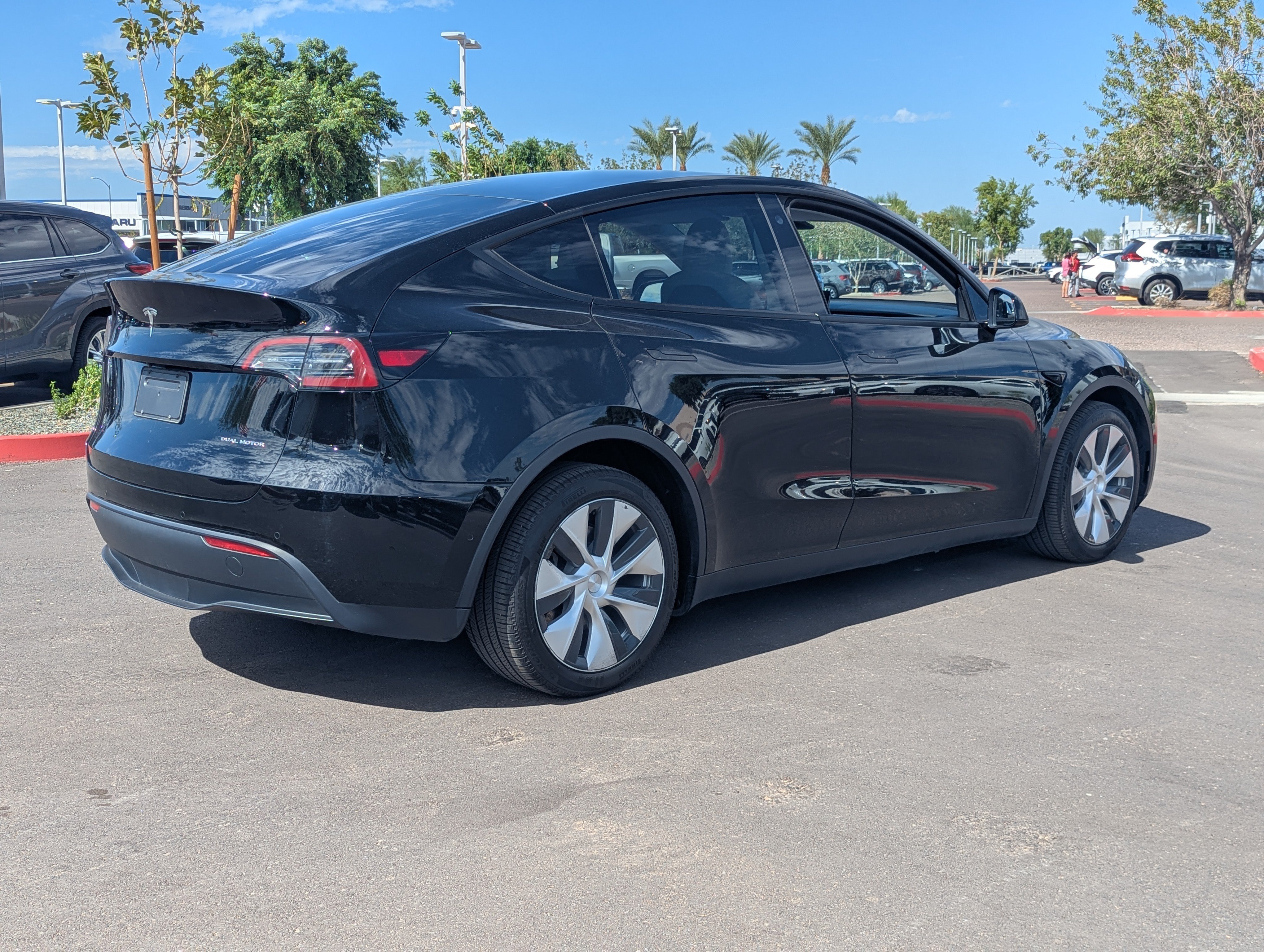 Used 2022 Tesla Model Y Long Range AWD/4WD image 3