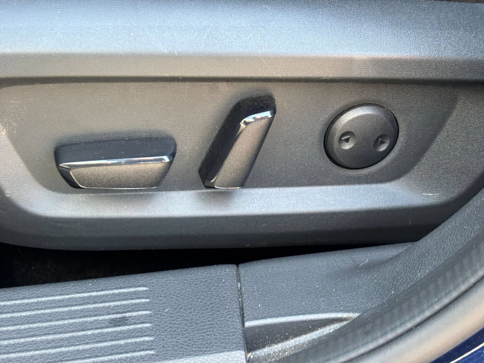 Used 2025 Nissan Rogue SV AWD/4WD image 21