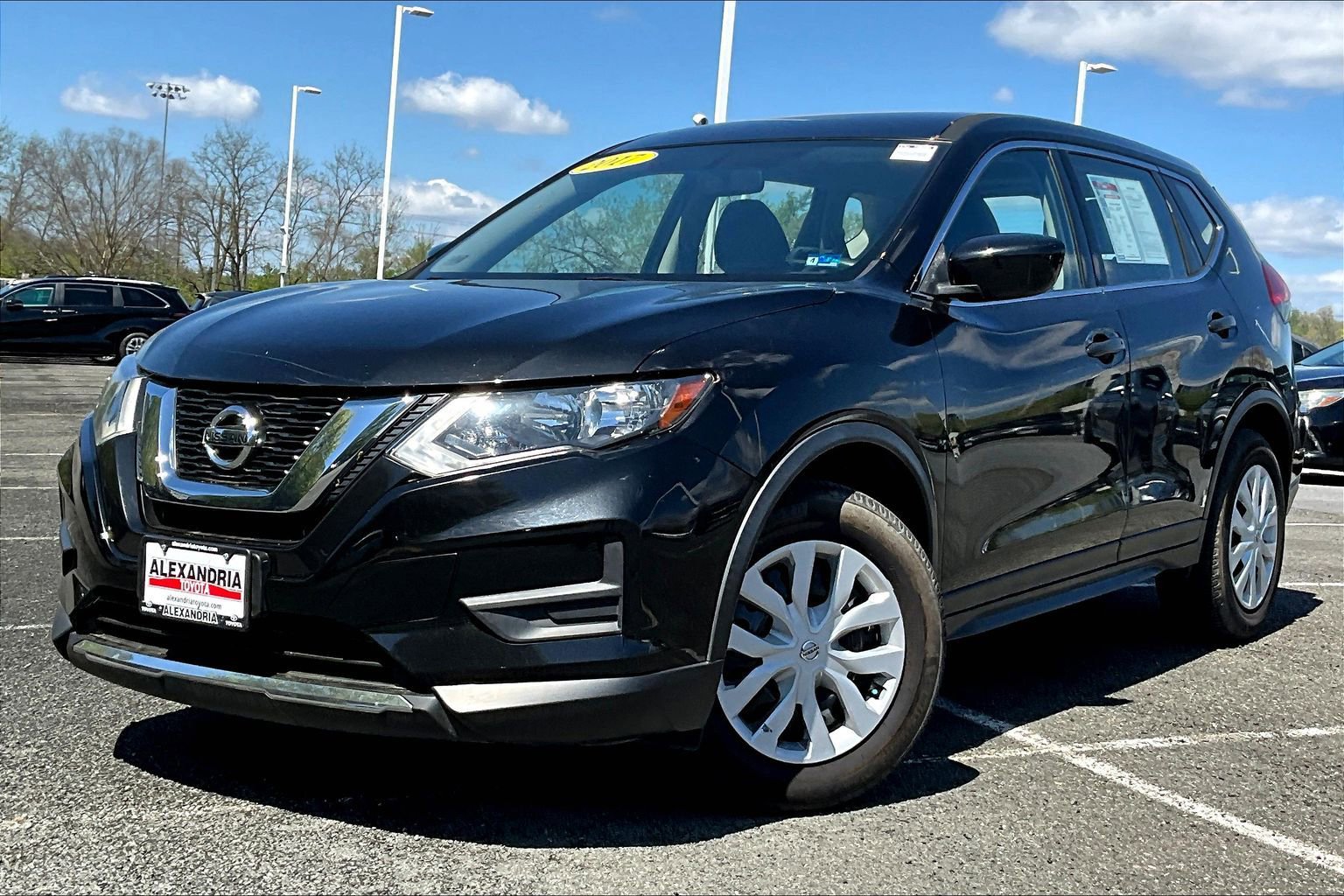 Used 2017 Nissan Rogue S image 1