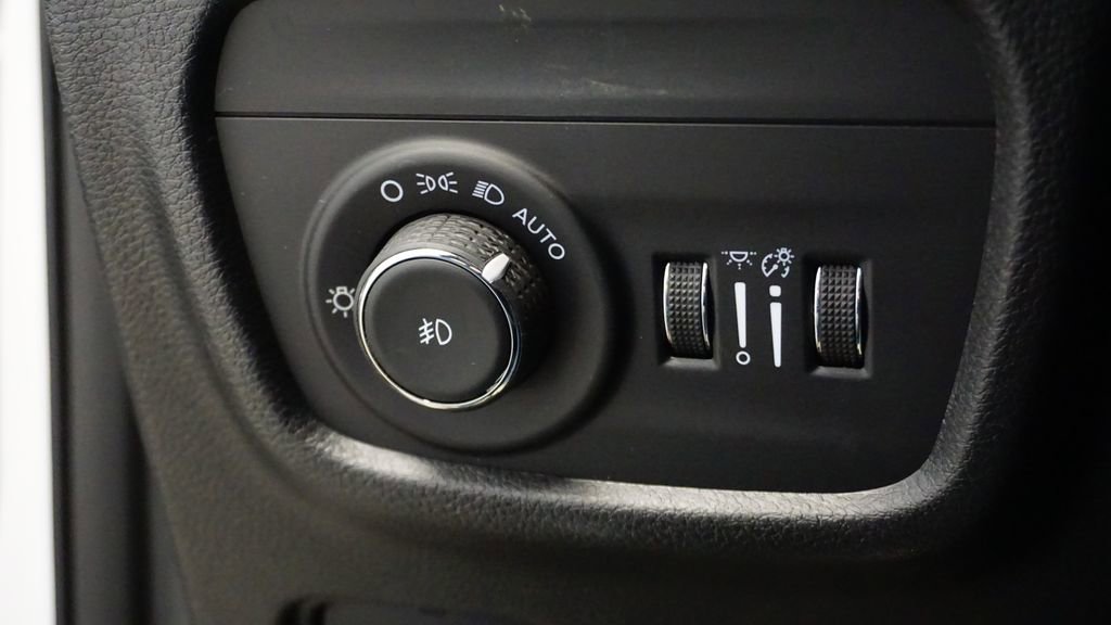 Certified 2023 Jeep Grand Cherokee Limited w/ Black Appearance Package image 26