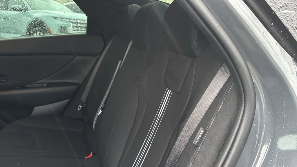 Used 2025 Hyundai Elantra Sport image 30