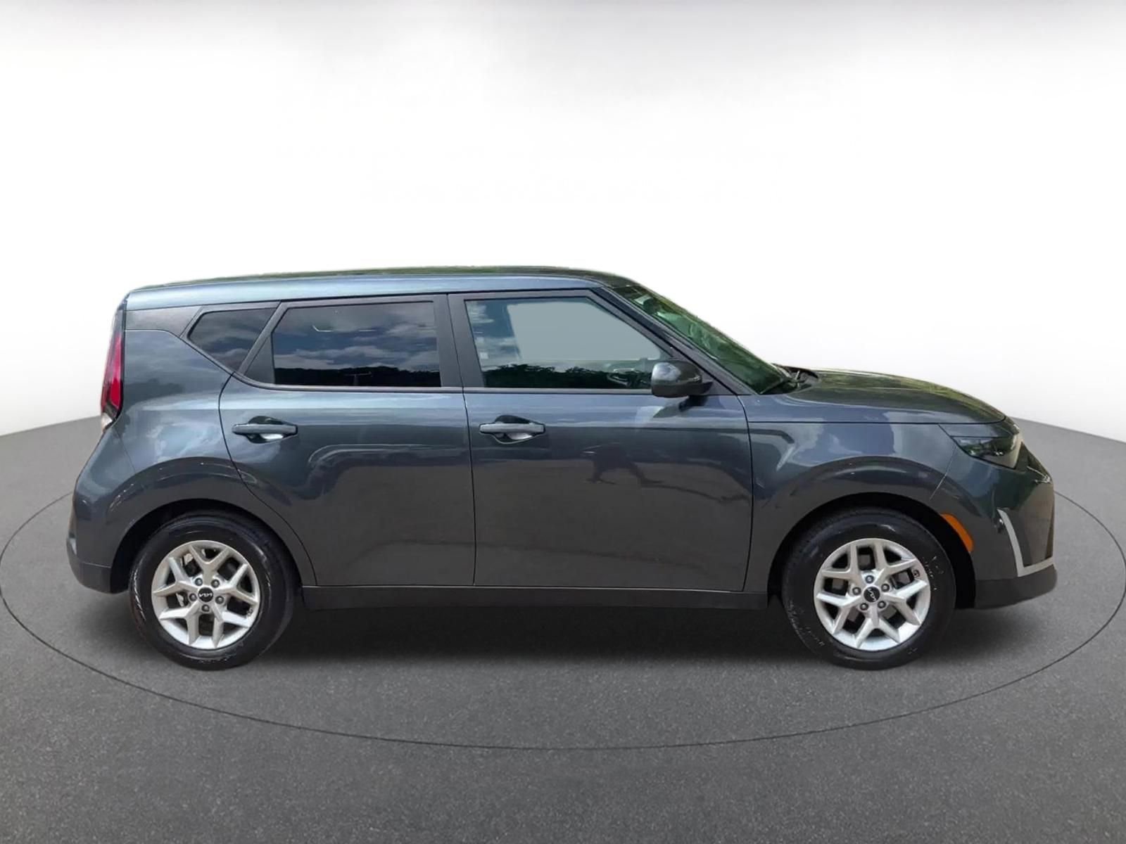 Used 2025 Kia Soul LX w/ LX Technology Package FWD image 16