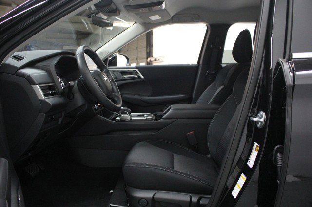 New 2026 Mitsubishi Outlander ES FWD image 6