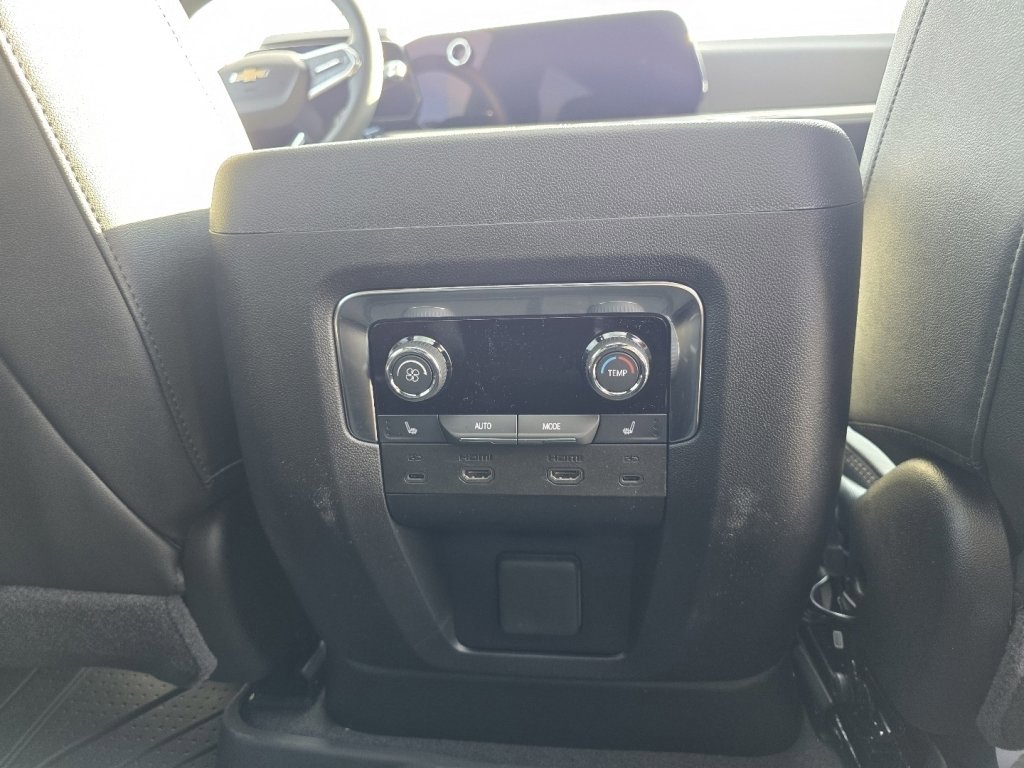 New 2026 Chevrolet Suburban High Country image 17