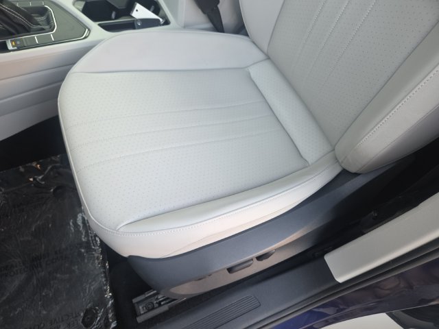 Used 2023 Volkswagen Tiguan SE FWD image 28
